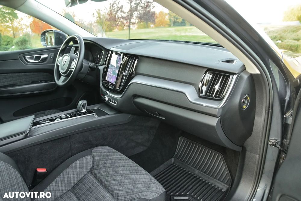 Volvo XC 60 B4 MHEV AT AWD Core - 19