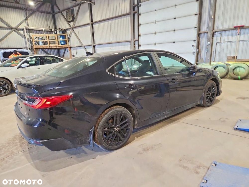 Toyota Camry - 4