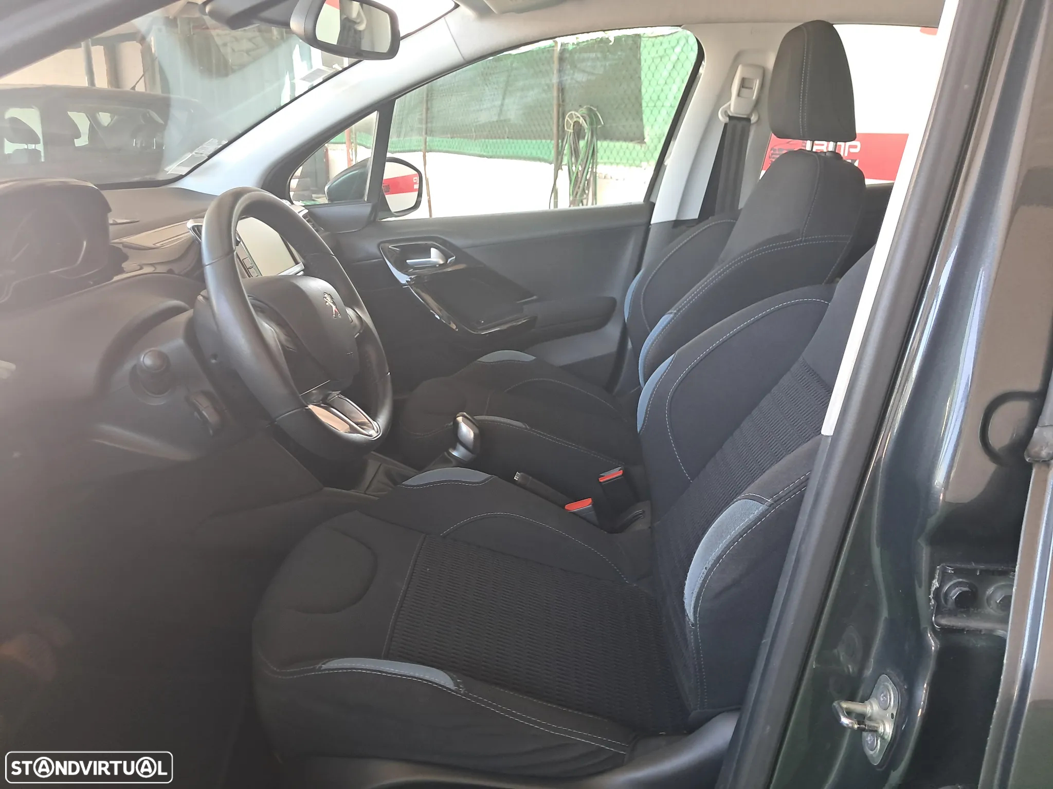 Peugeot 208 1.2 PureTech Allure - 6
