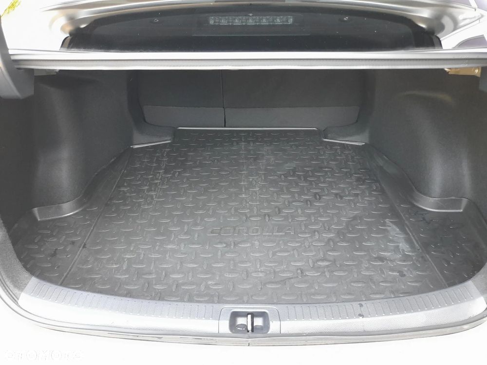 Toyota Corolla 1.8 Hybrid Style - 19