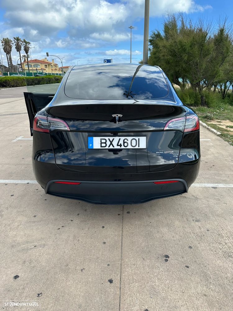 Tesla Model Y - 8