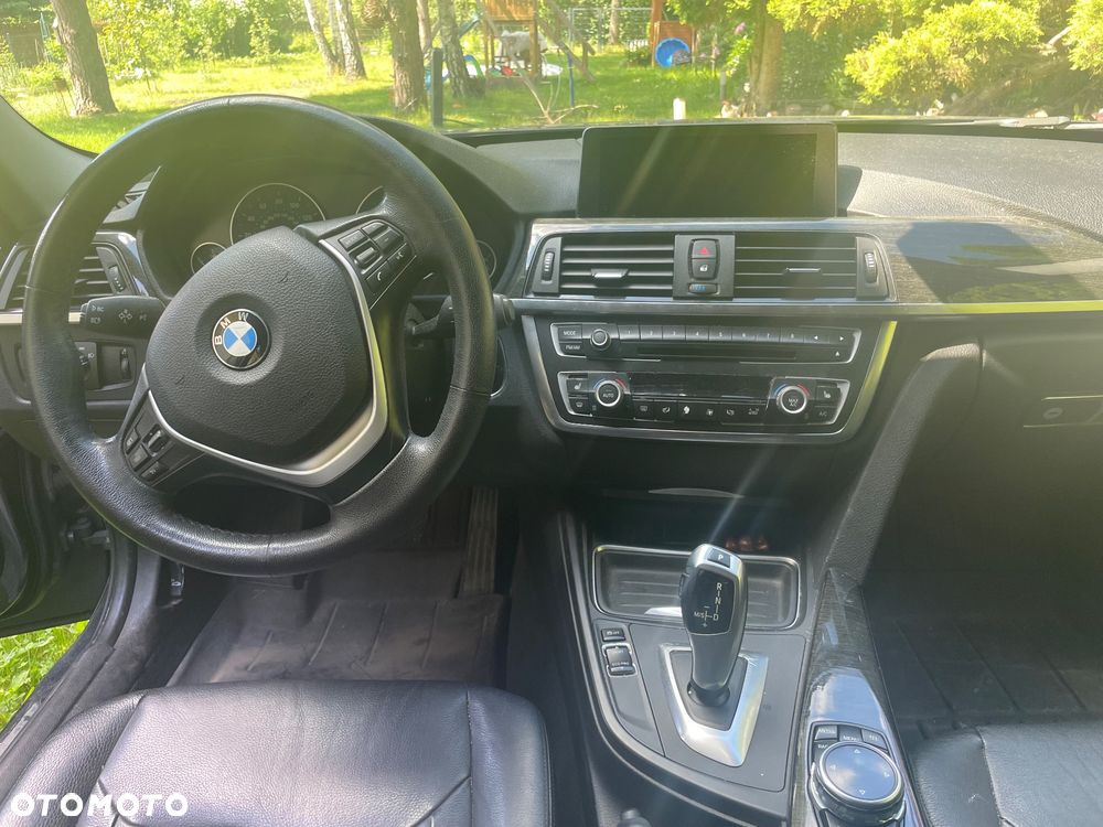 BMW Seria 3 328i xDrive Luxury Line - 7