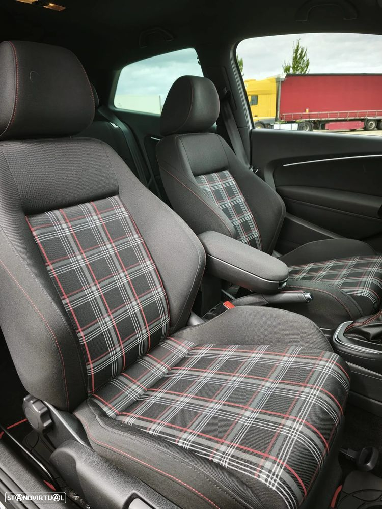 VW Polo 1.8 TSi GTi DSG - 24