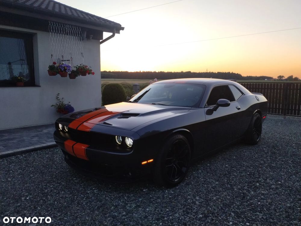 Dodge Challenger - 1