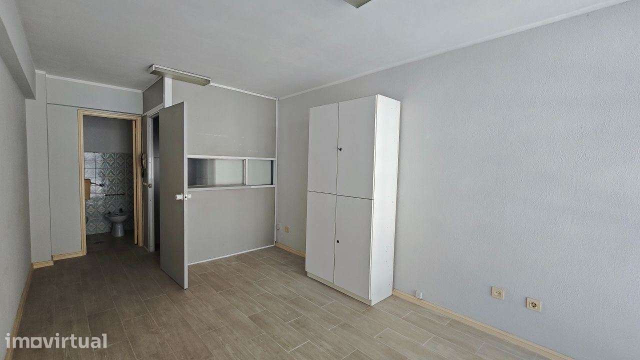 Escritório / 20 m2 / Rua Brito Capelo / Matosinhos - Grande imagem: 2/9