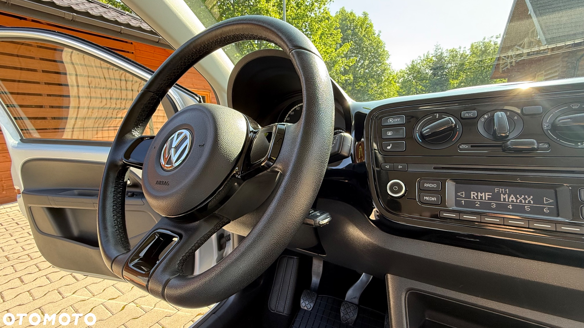 Volkswagen up! (BlueMotion Technology) high - 29