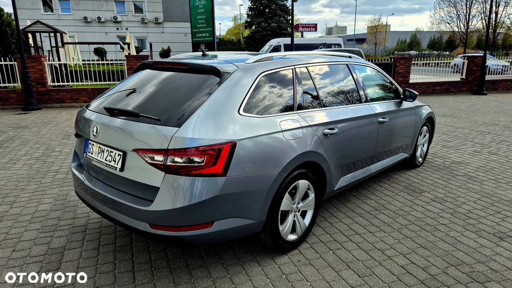 Skoda Superb 2.0 TDI DSG Sportline - 7