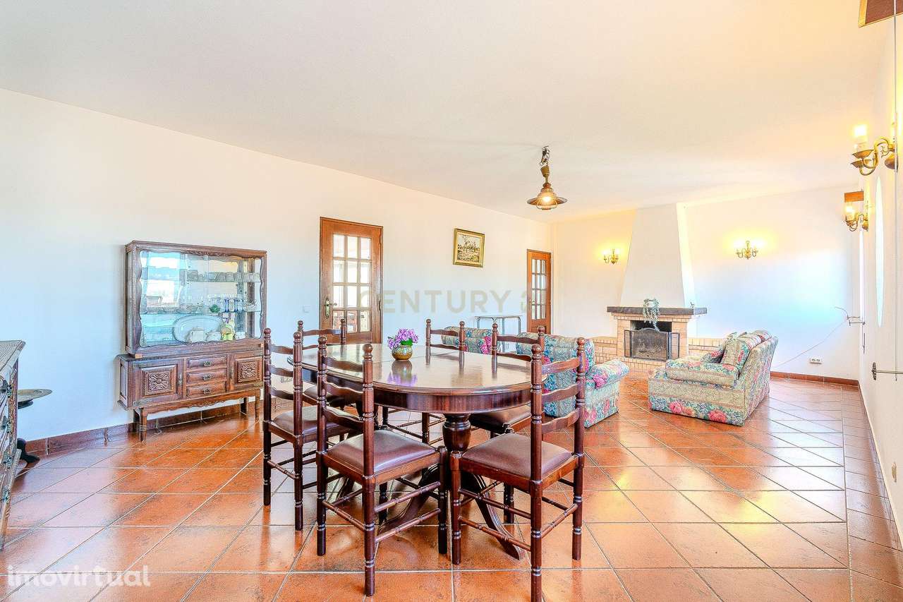 Moradia com 7 Divisões e Vista Desafogada em Paderne - Grande imagem: 4/43