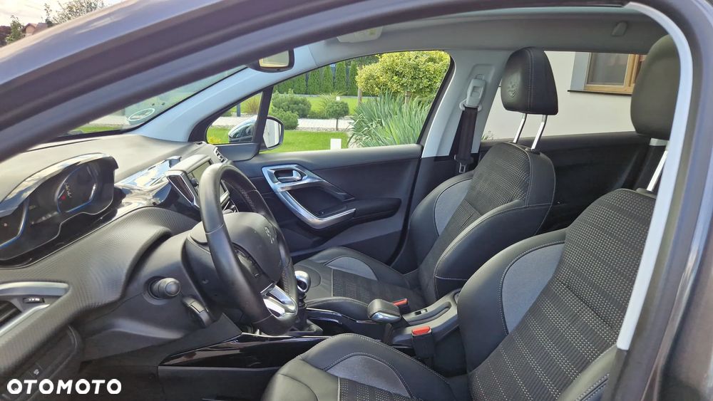 Peugeot 2008 1.6 BlueHDi Allure S&S - 20