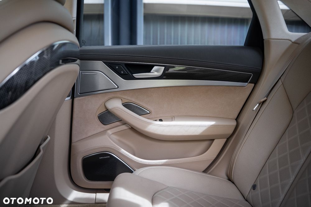 Audi S8 Standard - 30
