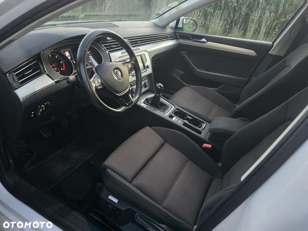 Volkswagen Passat 2.0 TDI (BlueMotion Technology) Comfortline - 9