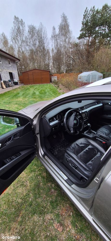 Skoda Superb 2.0 TDI DPF Elegance - 14