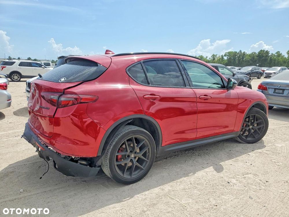Alfa Romeo Stelvio - 4