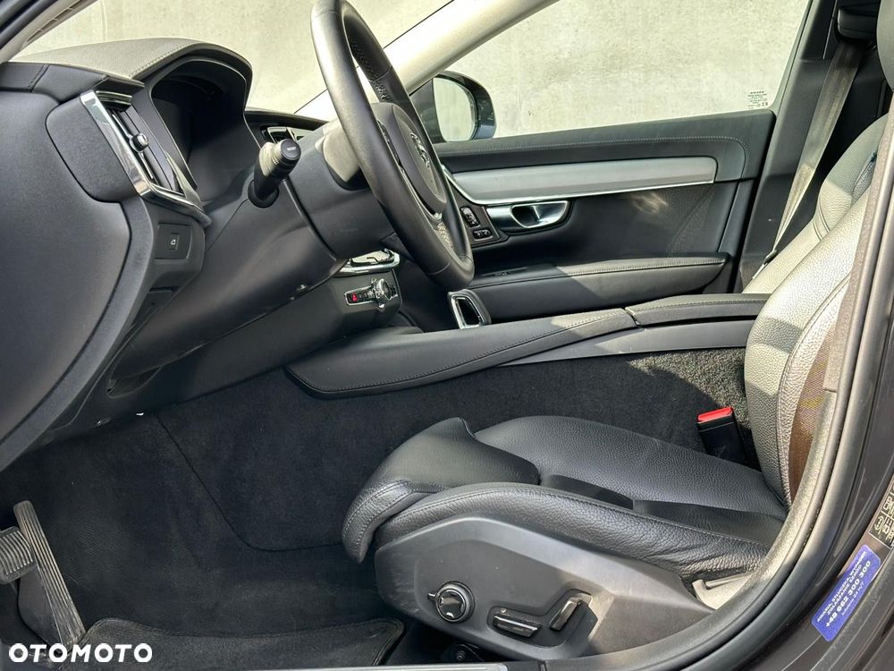 Volvo V90 Cross Country - 23