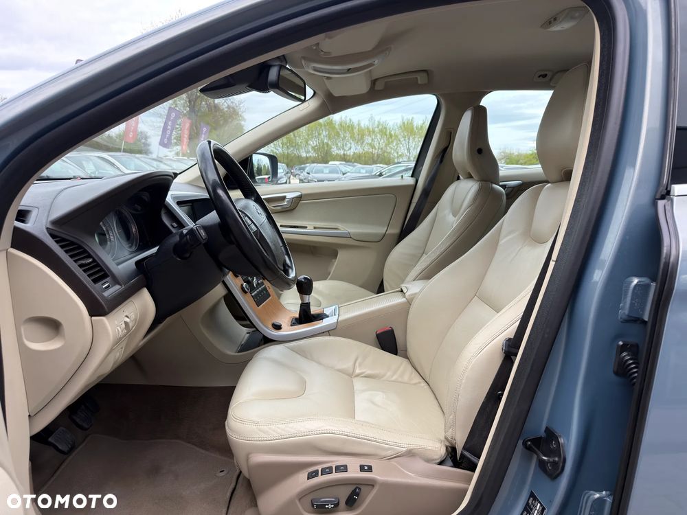 Volvo XC 60 D5 AWD Momentum - 21