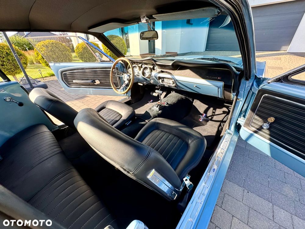 Ford Mustang - 35