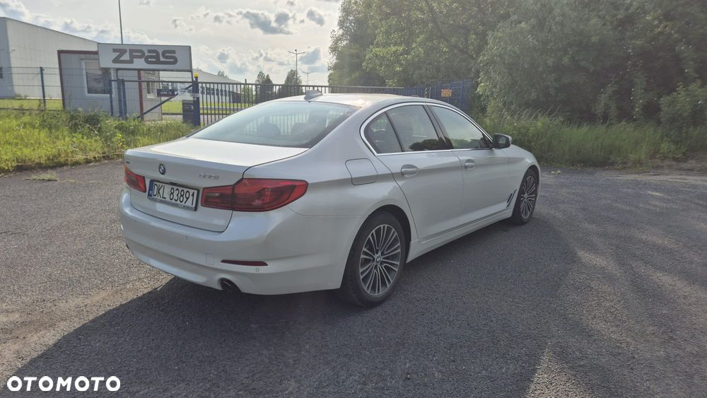 BMW Seria 5 530i GPF xDrive Sport Line sport - 3