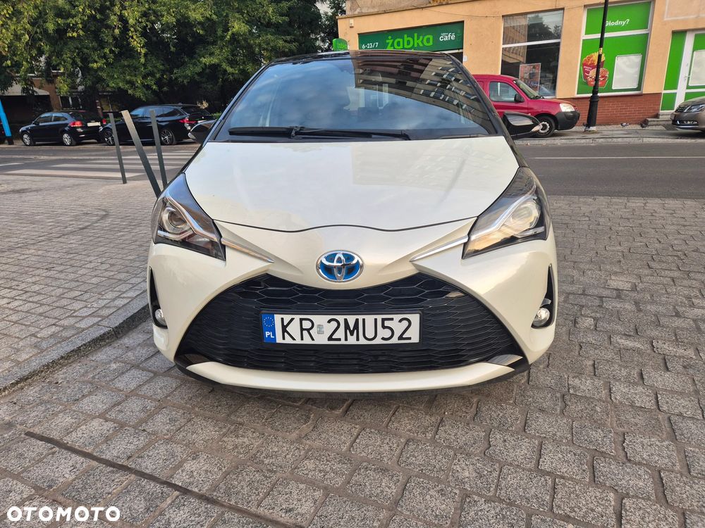 Toyota Yaris Hybrid 100 Selection - 2