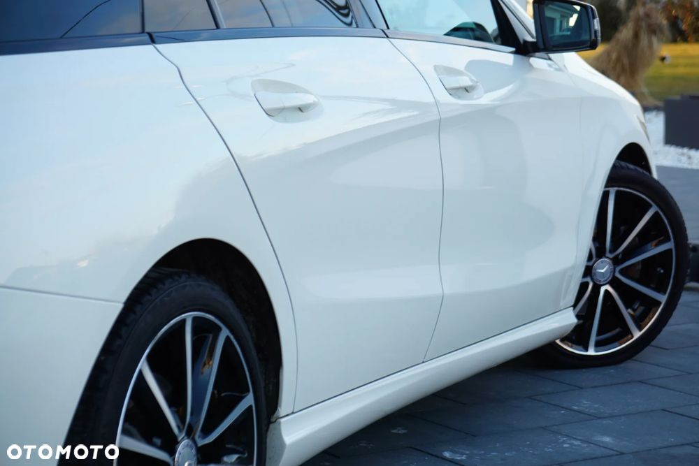 Mercedes-Benz CLA 180 7G-DCT UrbanStyle Edition - 19