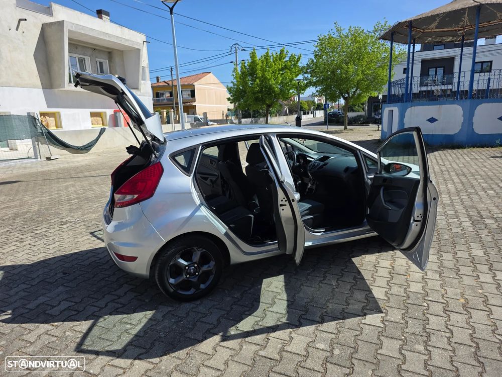 Ford Fiesta 1.25 Techno - 31