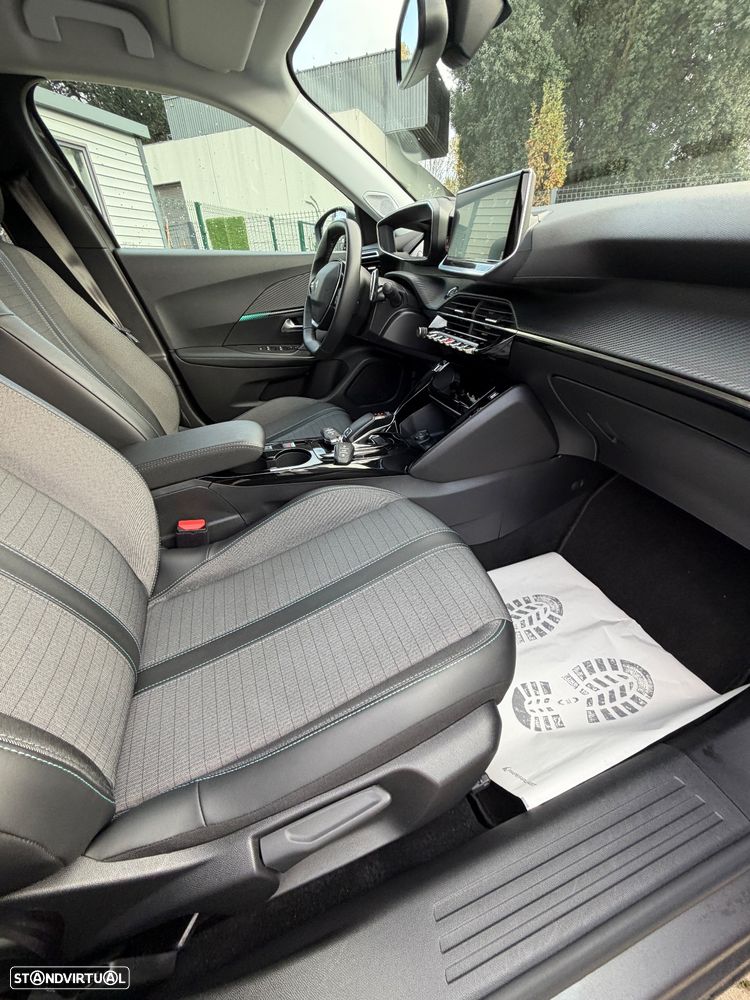 Peugeot 2008 1.5 BlueHDi Allure Pack EAT8 - 26
