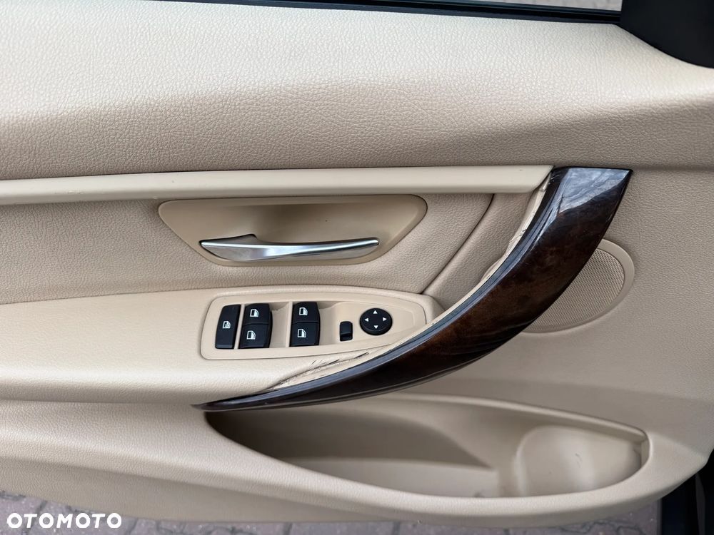 BMW Seria 3 318d Luxury Line - 13