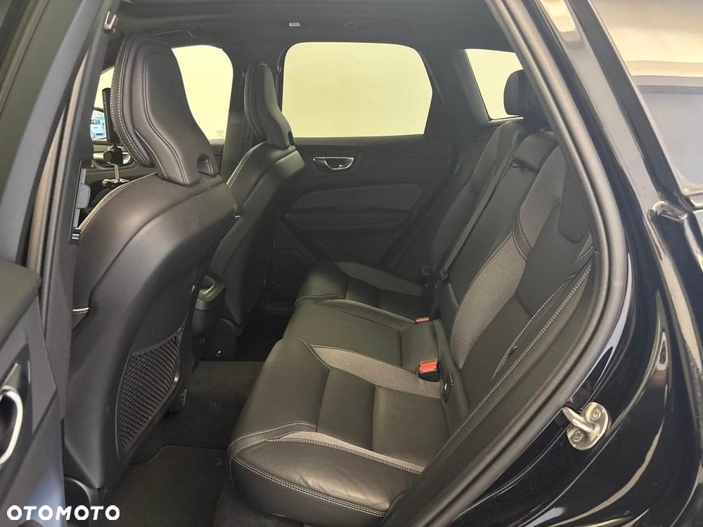 Volvo XC 60 B5 B AWD Ultimate Dark - 7