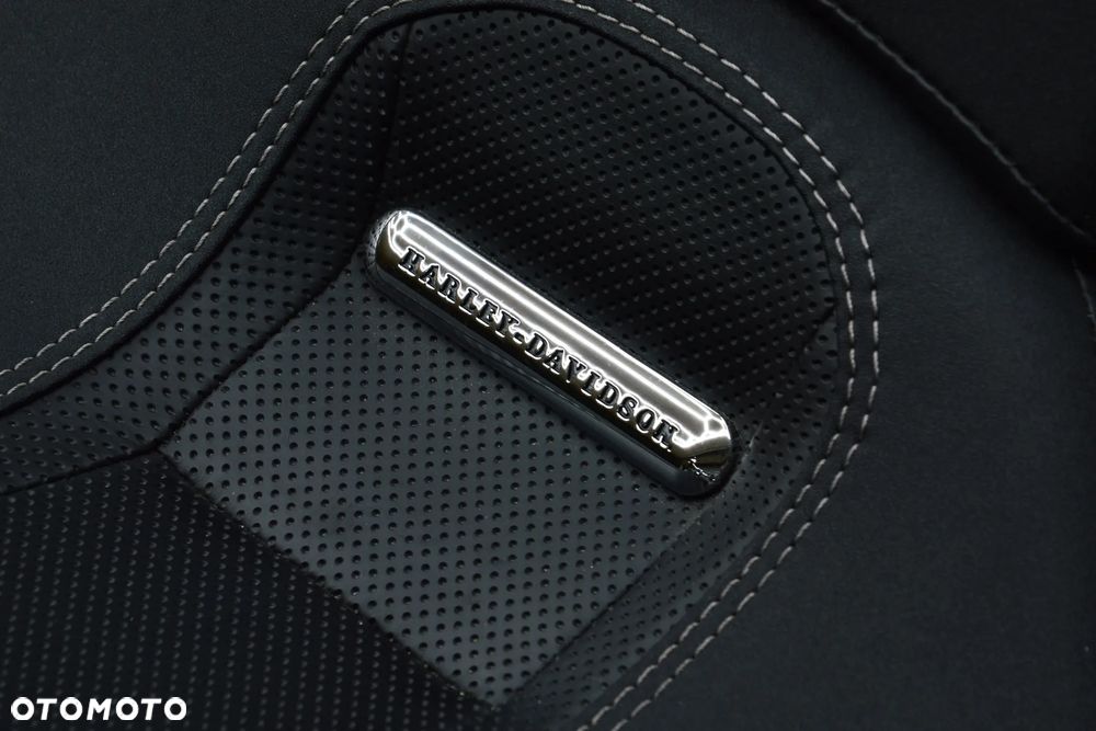 Harley-Davidson Softail Breakout - 15