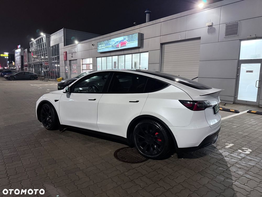 Tesla Y Performance AWD - 5