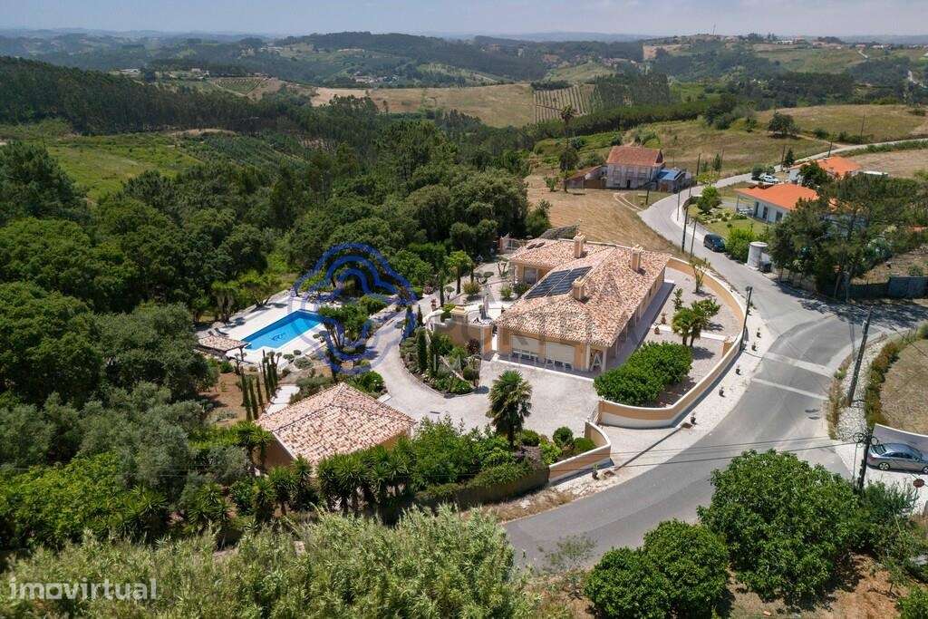 Moradia de luxo T4 térrea, como nova, com garagem e piscina Caldas da - Grande imagem: 3/60