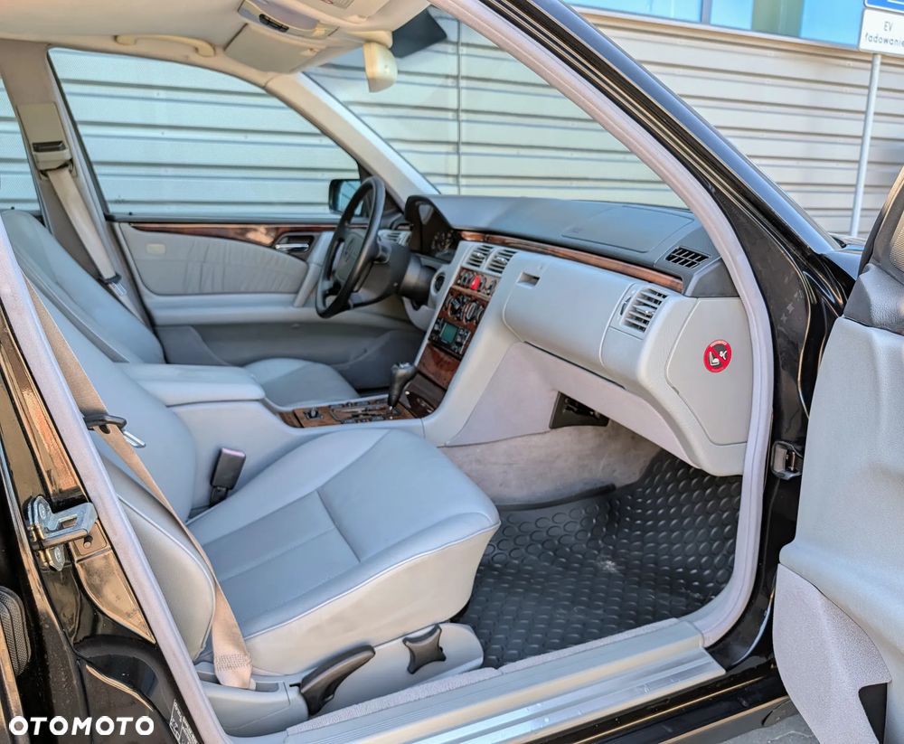 Mercedes-Benz Klasa E 320 4-Matic Elegance - 13
