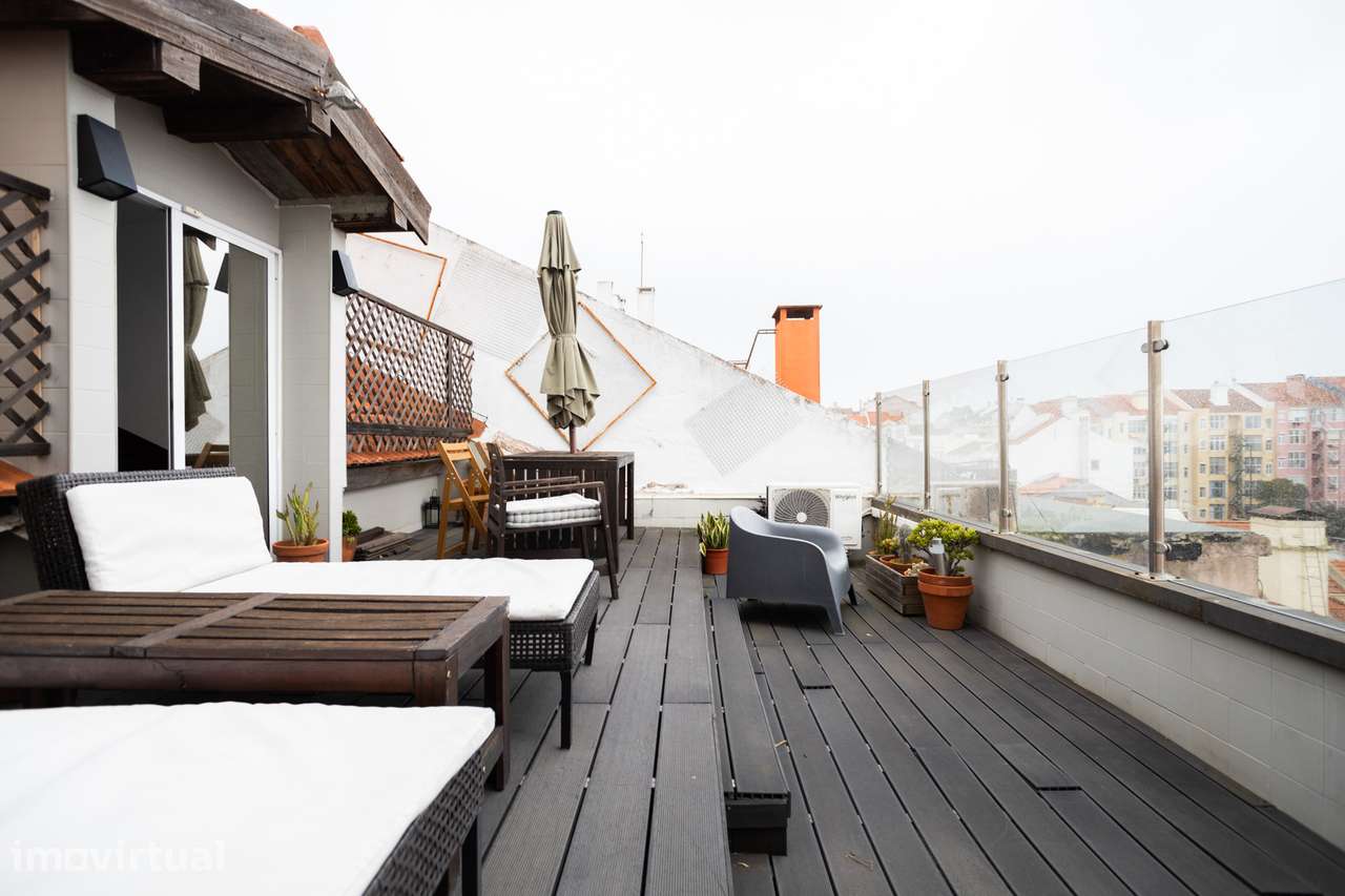 T2 com aproveitamento de sótão, terraço e vistas fantásticas de cidade - Grande imagem: 2/43