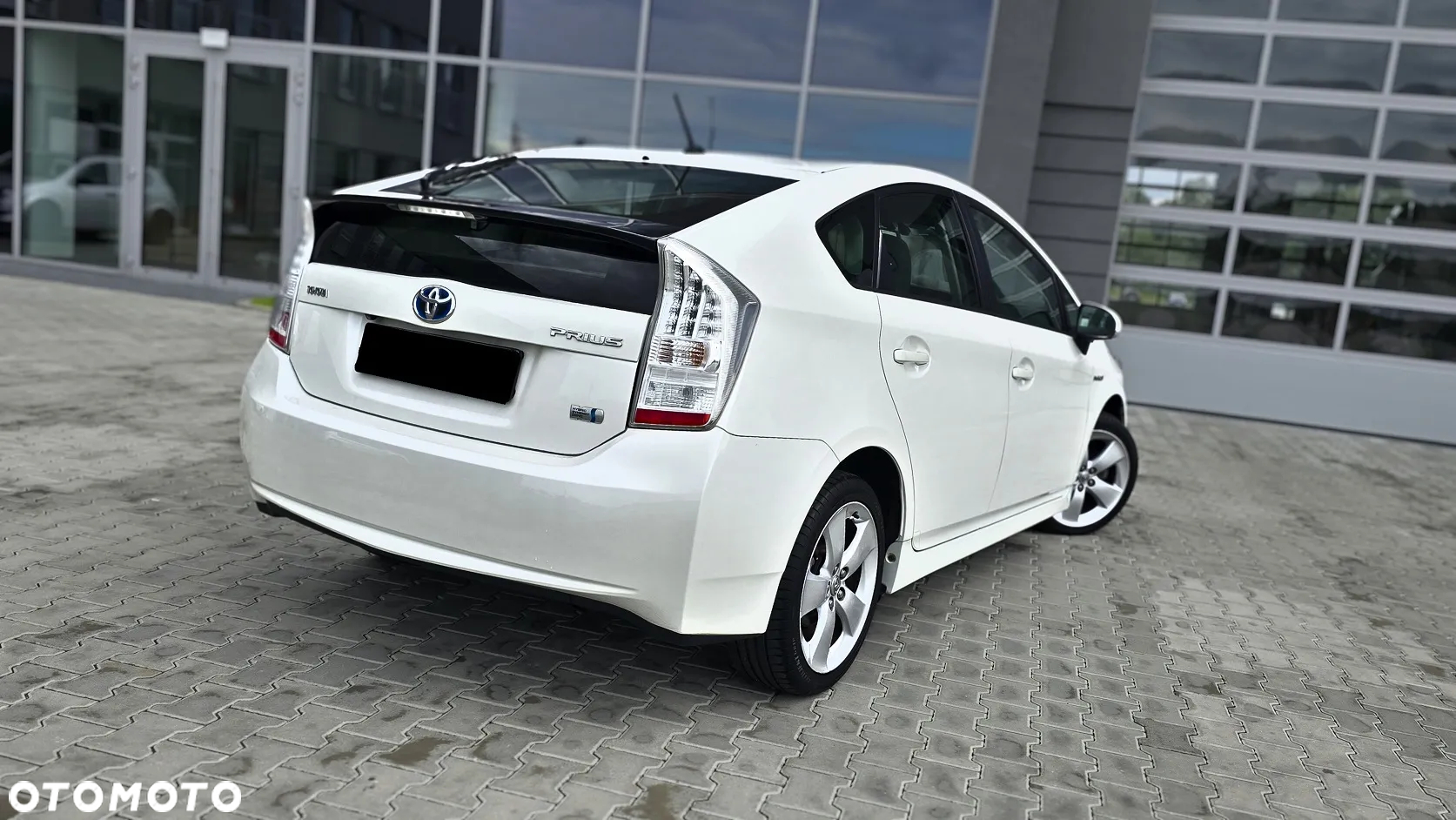 Toyota Prius - 4