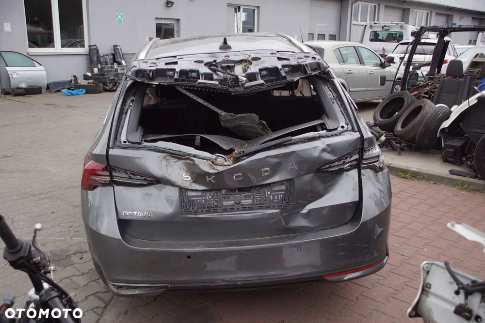 Auto na części - Skoda Octavia IV Lift 1.5 TSI 150 KM DXDB WGS LF7C 2024R Drzwi Zderzak Lampa Lusterko Klamka Szyba Deska Kokpit Sterownik Moduł Czujnik Licznik Wyświetlacz Panel Kierownica - 6