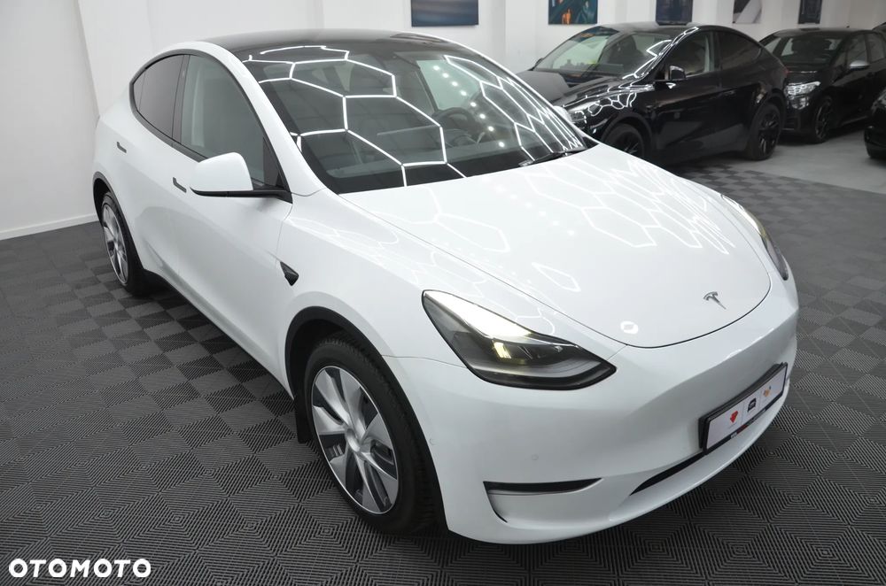 Tesla Model Y Long Range AWD - 9