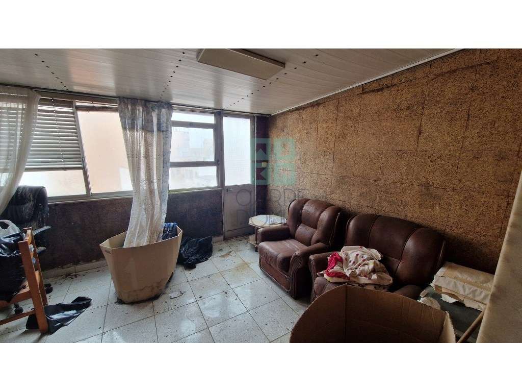 Apartamento T2 para recuperar em Vila Franca de Xira - Grande imagem: 4/35