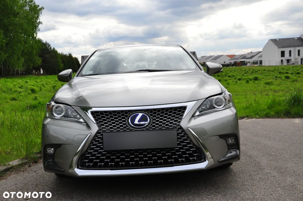 Lexus CT - 9