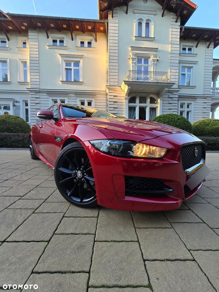 Jaguar XE 2.0 D R-Sport - 16