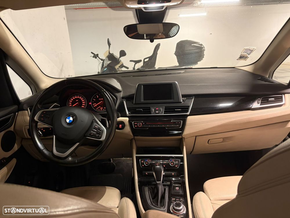 BMW 218 Active Tourer d Line Luxury Auto - 6