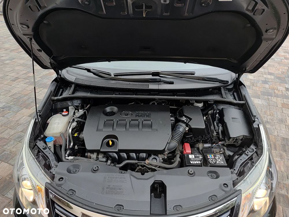Toyota Avensis 1.8 Premium - 17
