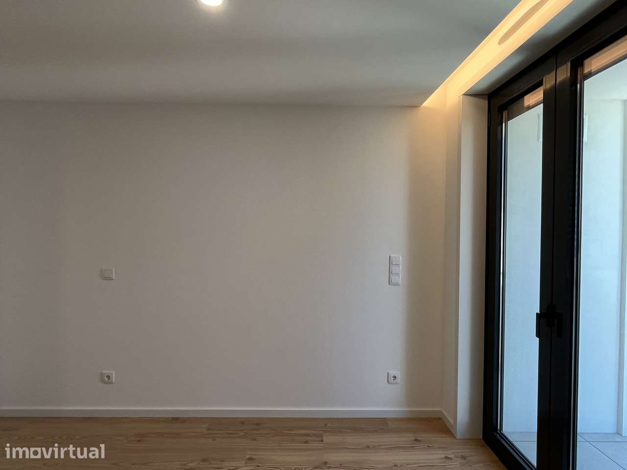 T0 NOVO | 34 m² | Varanda | Garagem | Junto ao Polo Universitário - Grande imagem: 4/17