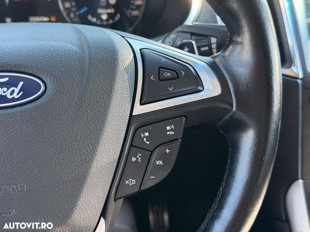 Ford Edge 2.0 TDCi Powershift Titanium - 32