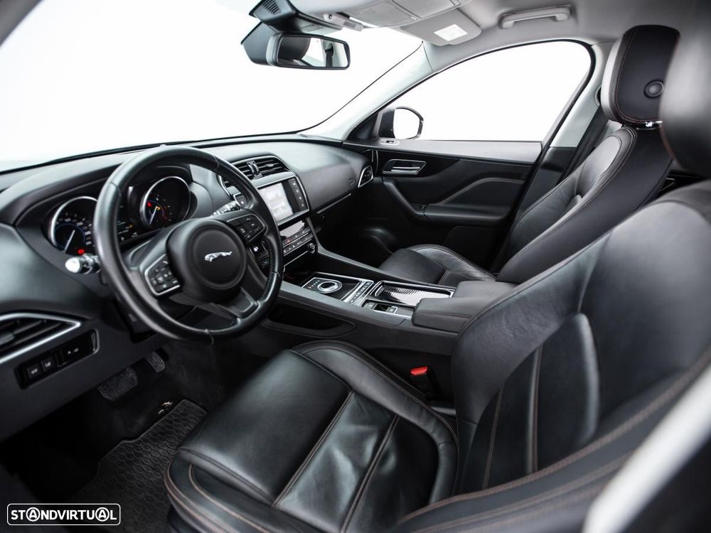 Jaguar F-Pace - 8