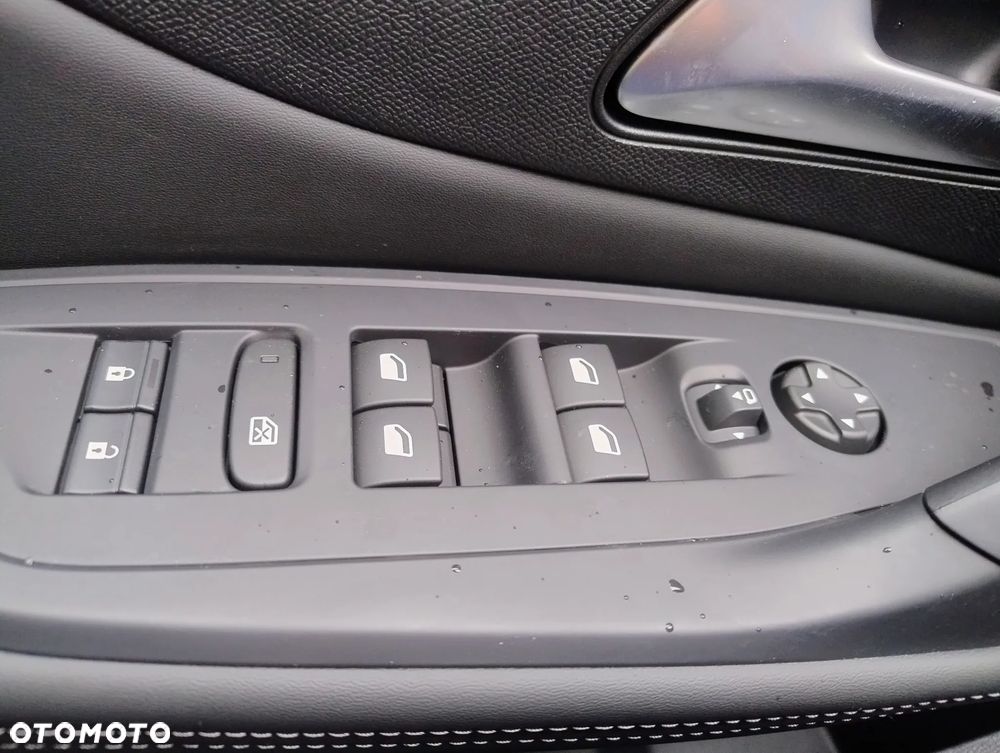 Peugeot 308 1.2 mHEV GT S&S e-DCS6 - 27