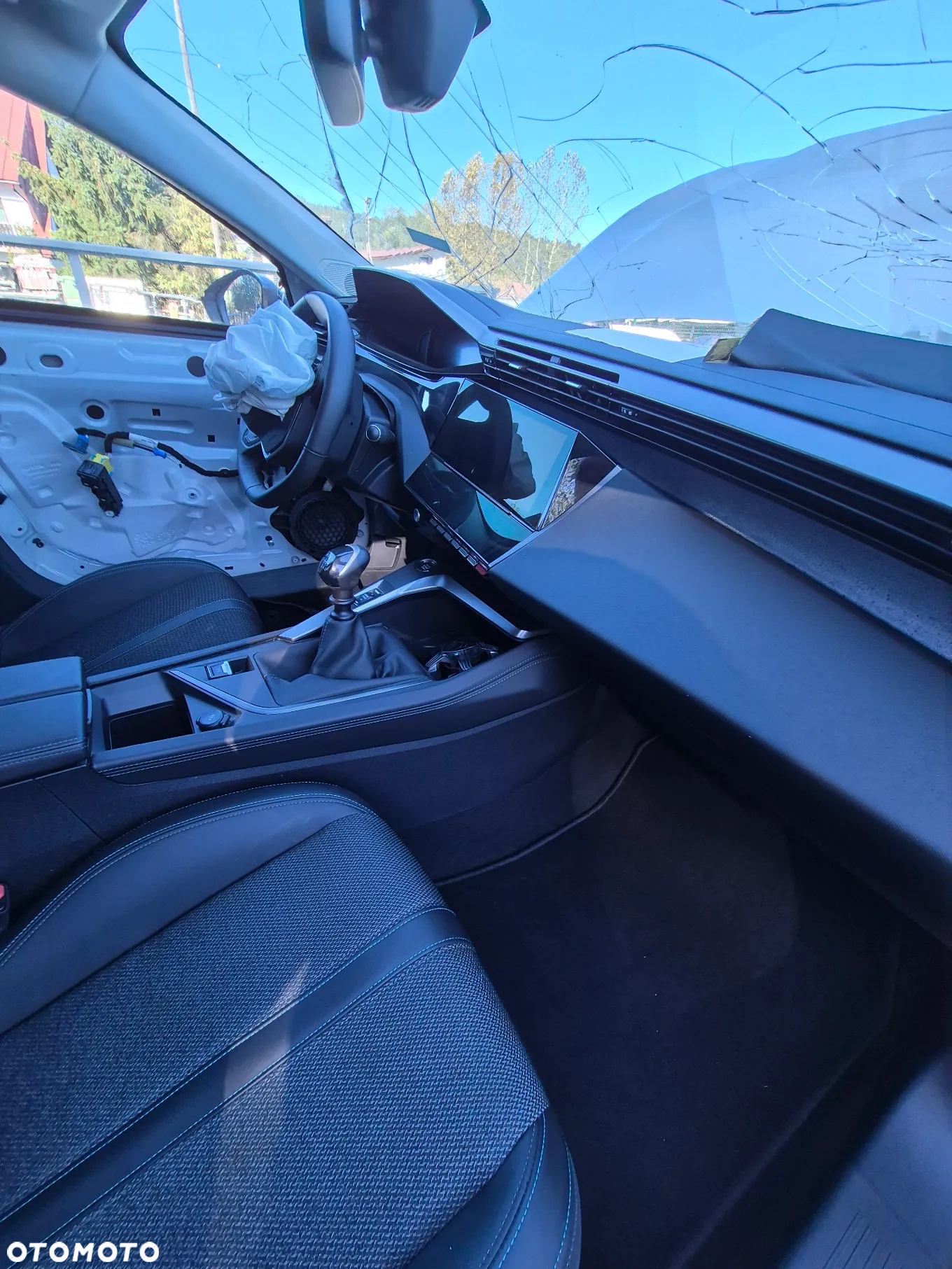 Peugeot 308 1.5 BlueHDi Allure S&S - 23