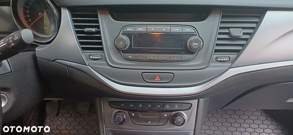 Opel Astra 1.4 Essentia - 10