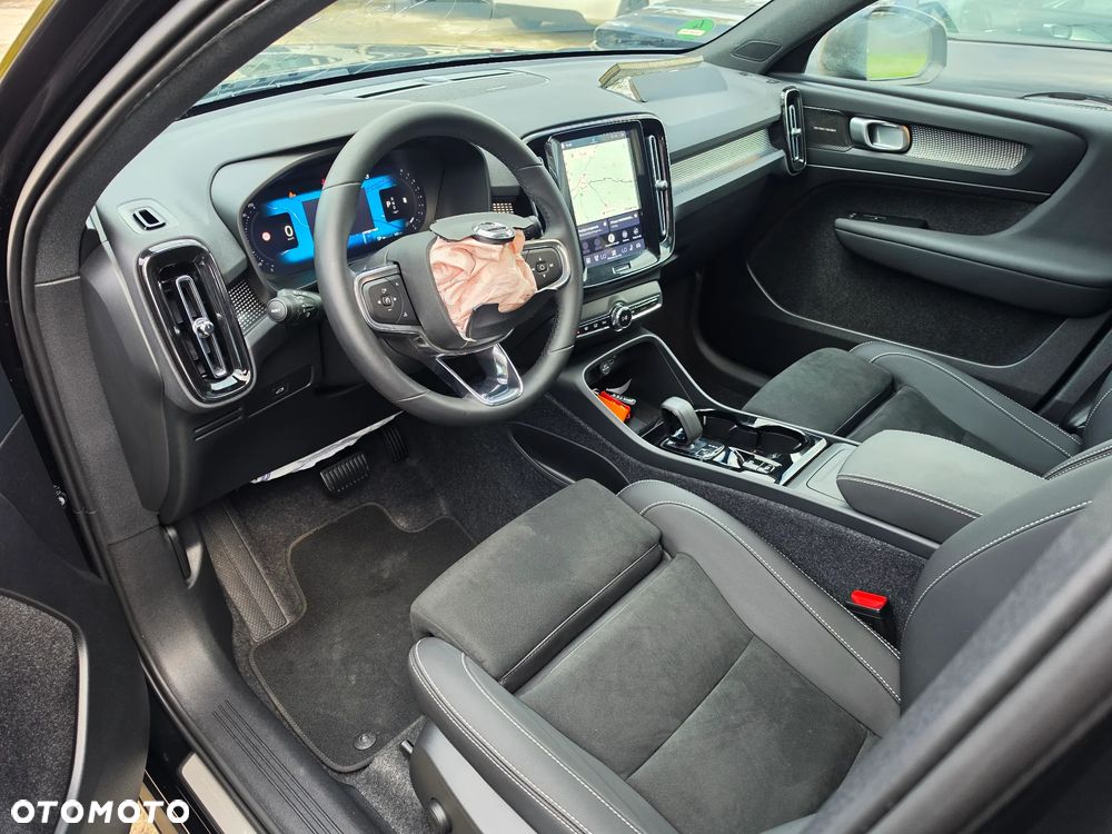 Volvo XC 40 B4 B DKG Ultra Black Edition - 17