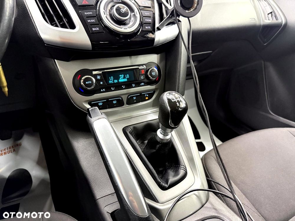 Ford Focus 1.6 TDCi DPF SYNC Edition - 19