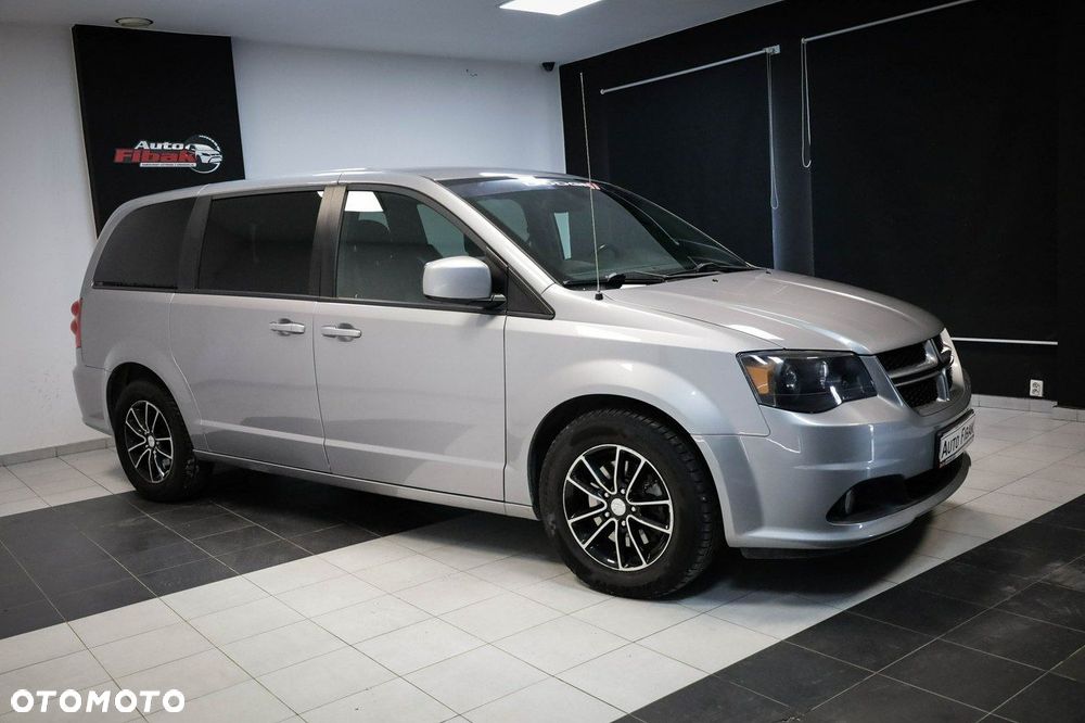 Dodge Grand Caravan - 2
