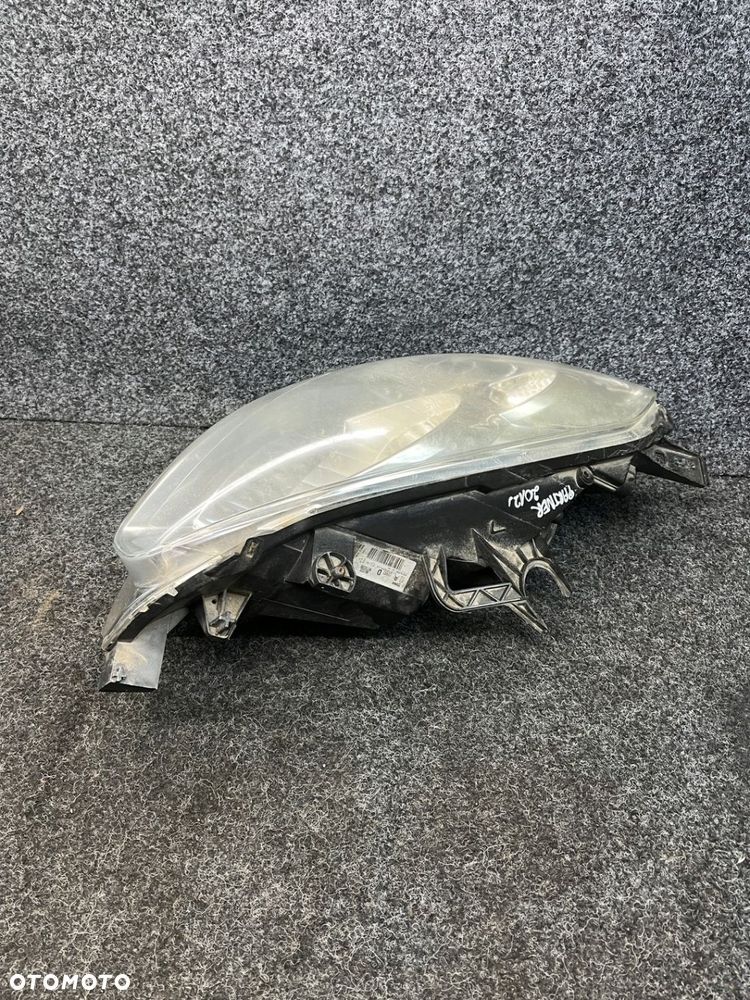 peugeot partner II lampa prawy przód prawa przednia OE europa - 7